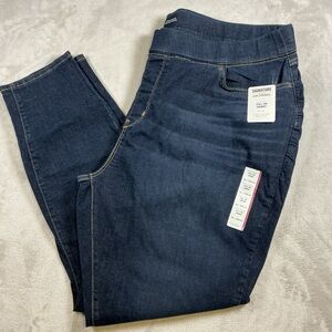 Signature Dark Blue Pull on woman’s plus size 38 W Levi totally shaping nwt